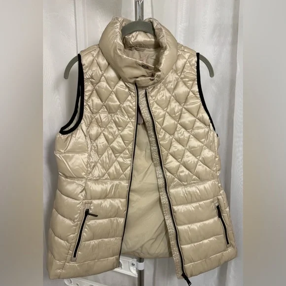 Philosophy Women's Metallic Light Khaki Quilted Vest - Picture 8 of 8